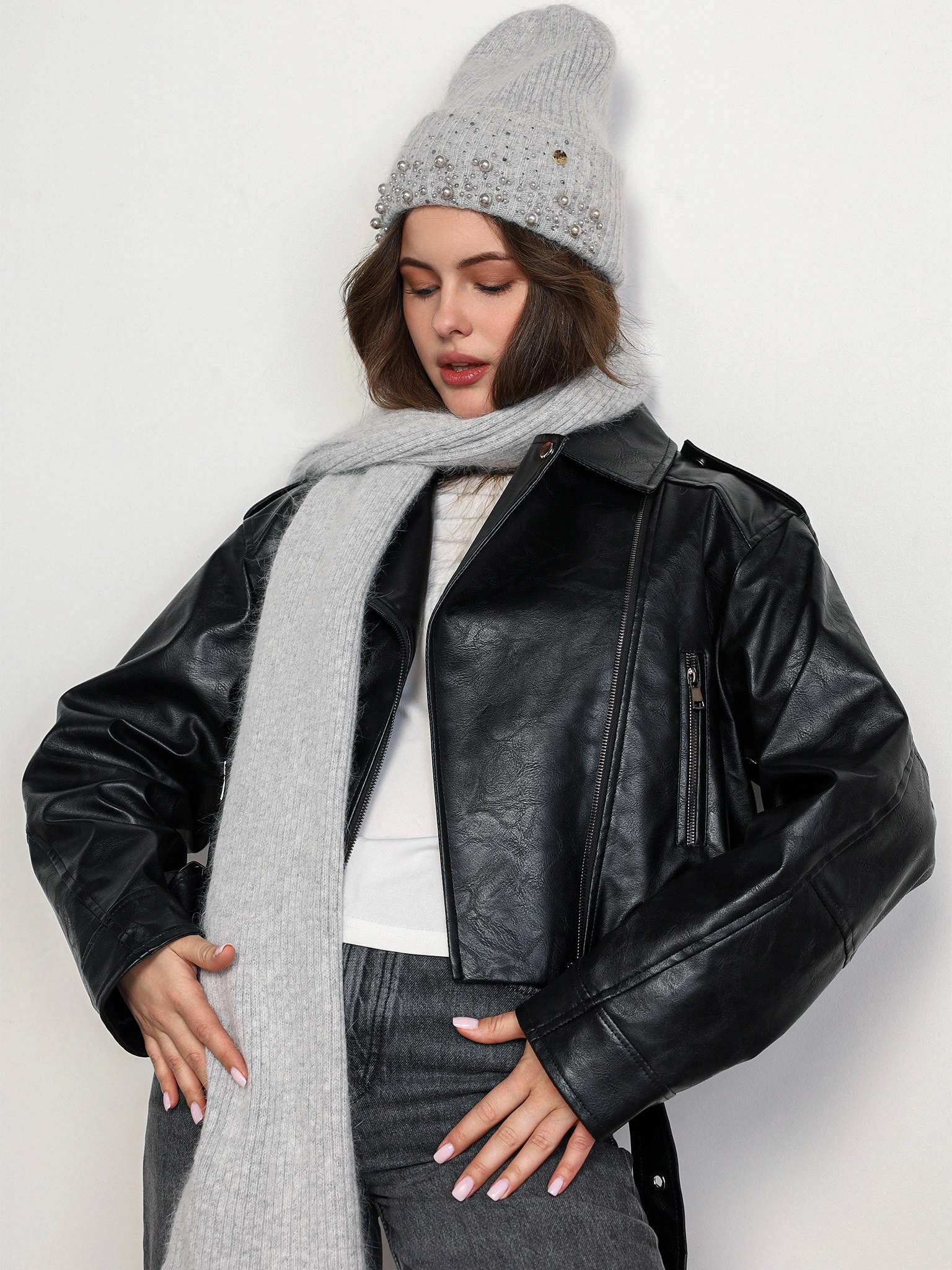 Шарф с декоративной нашивкой в ассортименте